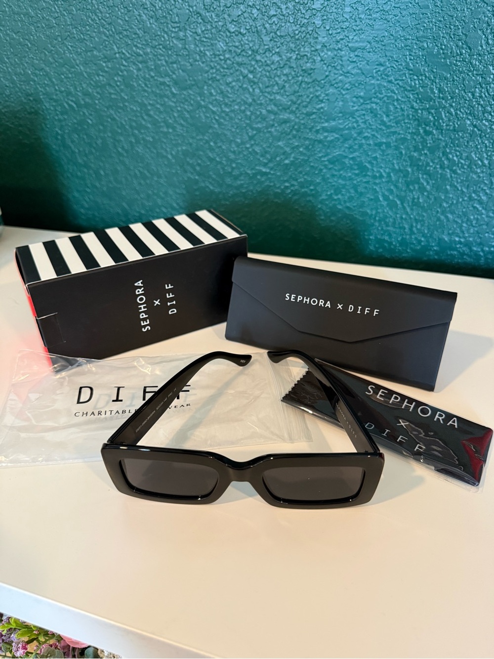 Sephora x DIFF Black Rectangular Sunglasses